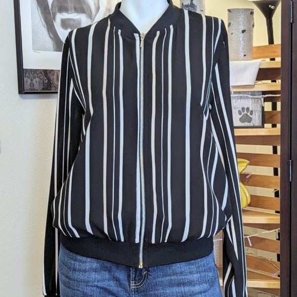 Jennifer Lopez Jackets & Blazers - 90s JLo lightweight jacket